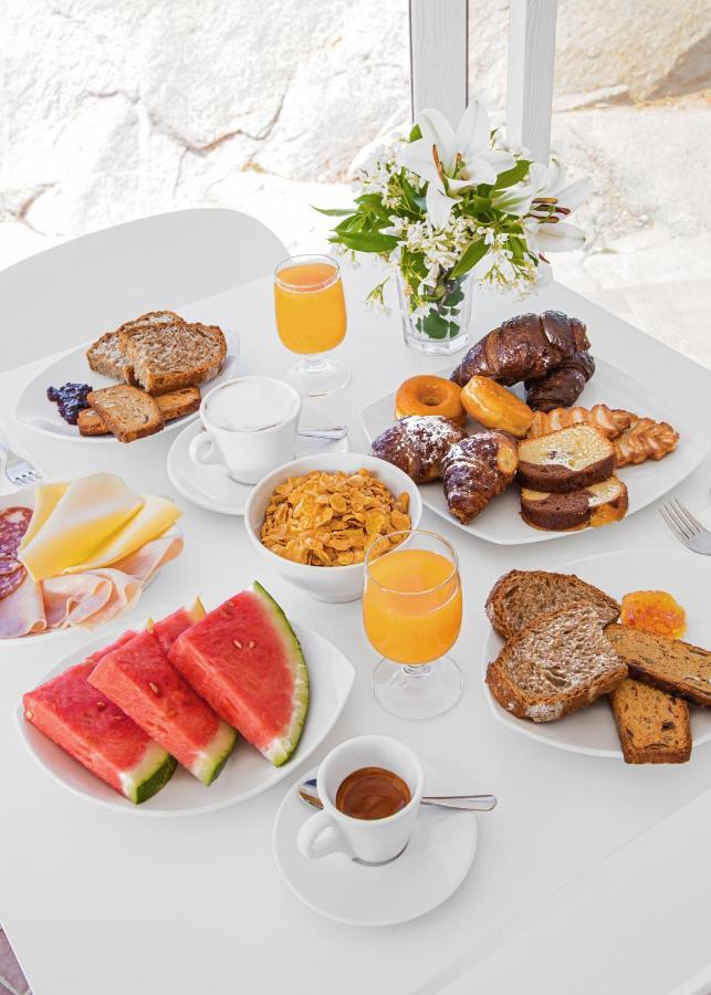 Il Gabbiano Hotel Ла Мадалена Екстериор снимка