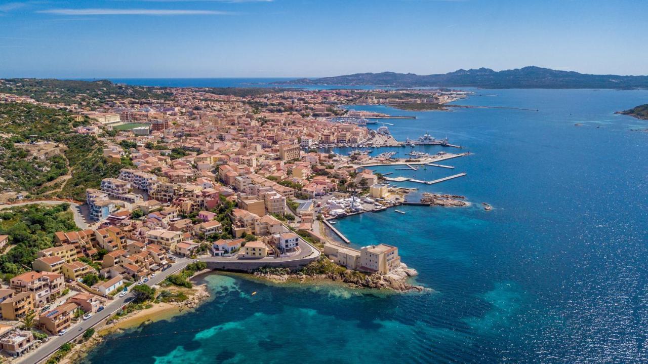 Il Gabbiano Hotel Ла Мадалена Екстериор снимка