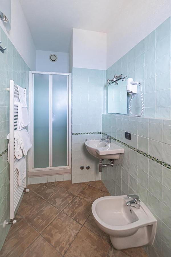 Il Gabbiano Hotel Ла Мадалена Екстериор снимка