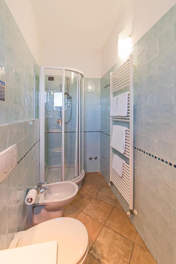 Il Gabbiano Hotel Ла Мадалена Екстериор снимка