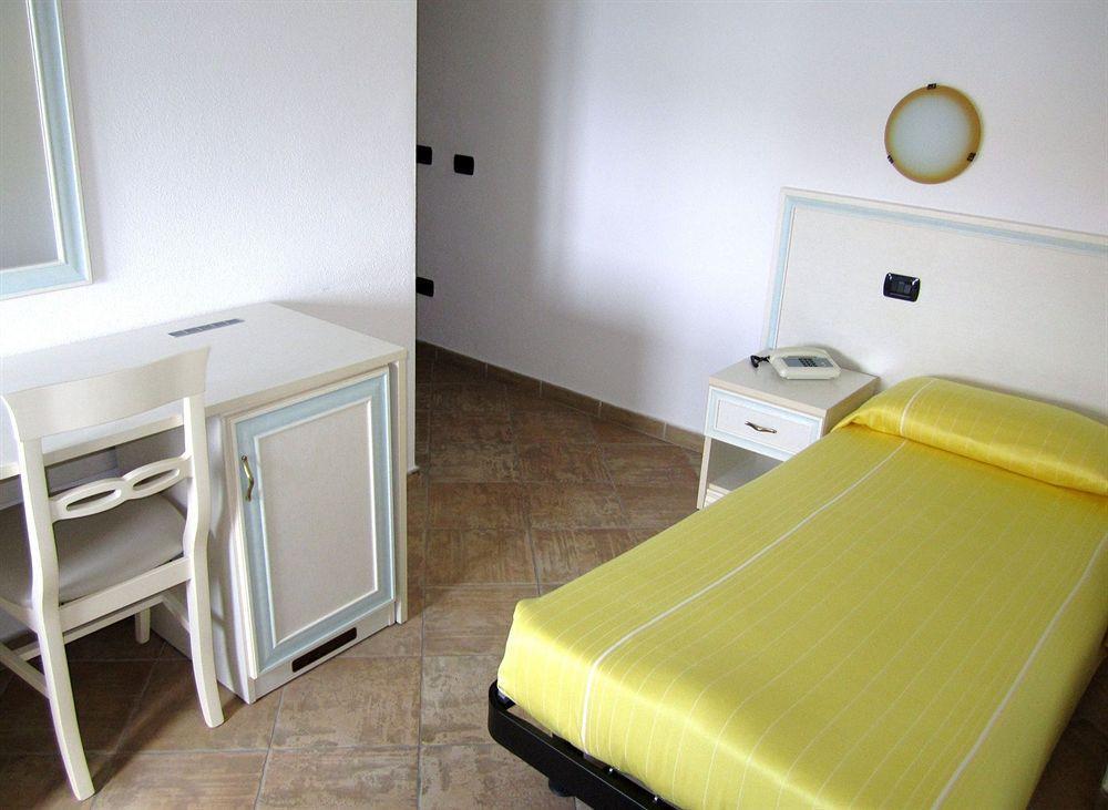 Il Gabbiano Hotel Ла Мадалена Екстериор снимка