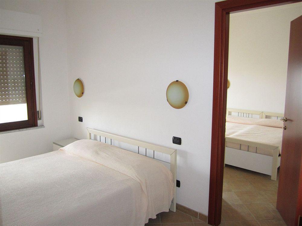 Il Gabbiano Hotel Ла Мадалена Екстериор снимка